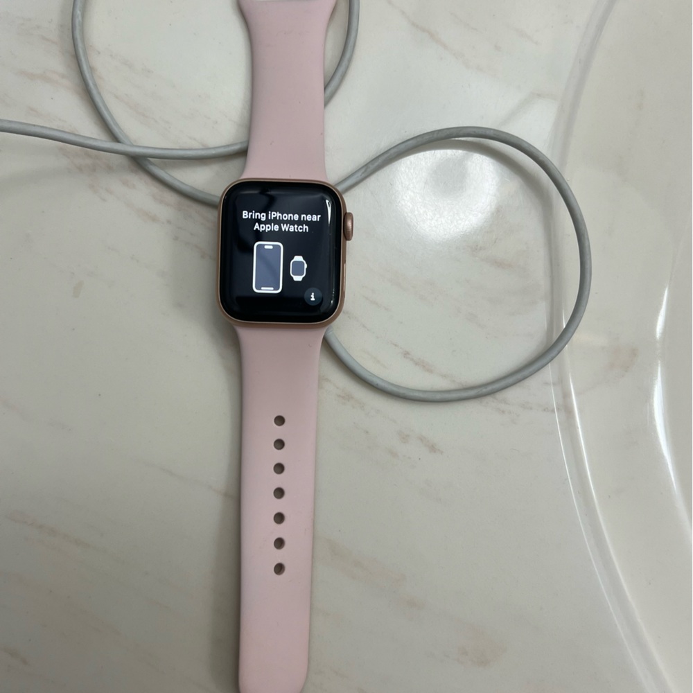 Apple Watch rose gold/pink sand band series 4